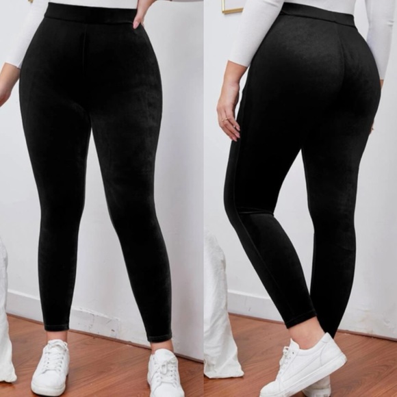 Plus size luxe holiday velvet leggings - Picture 9 of 10